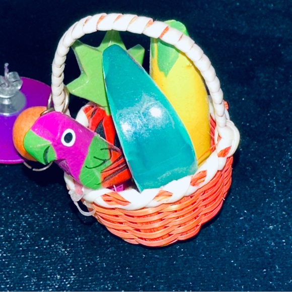 Cara Mia - vintage 90s Tropical Fruit Basket with Parrot, Post earrings - Picture 7 of 7